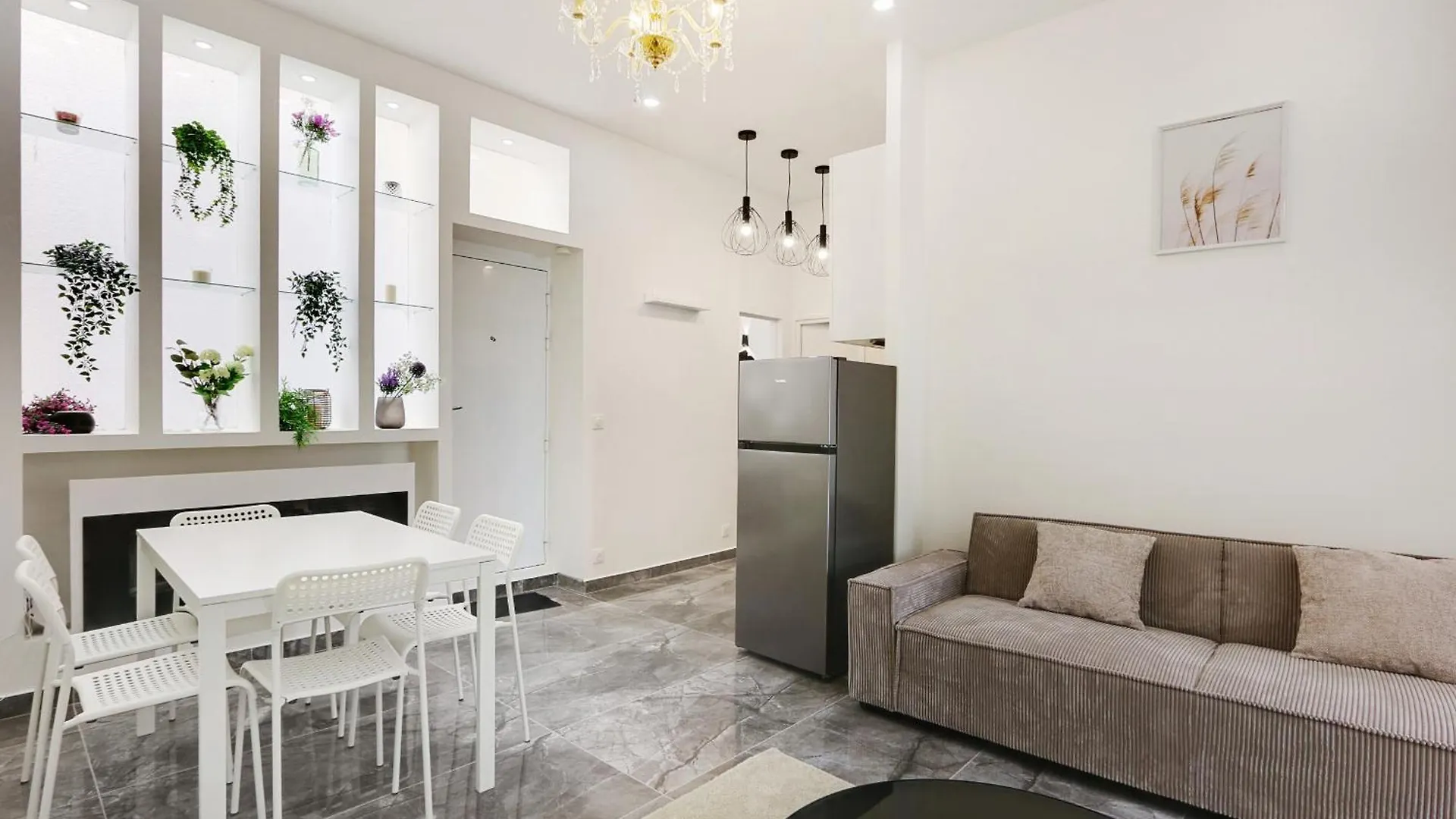Sublime 2 Bedroom Flat In *